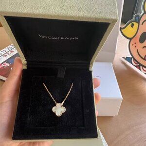 Van Cleef & Arpels Ladies' Necklace